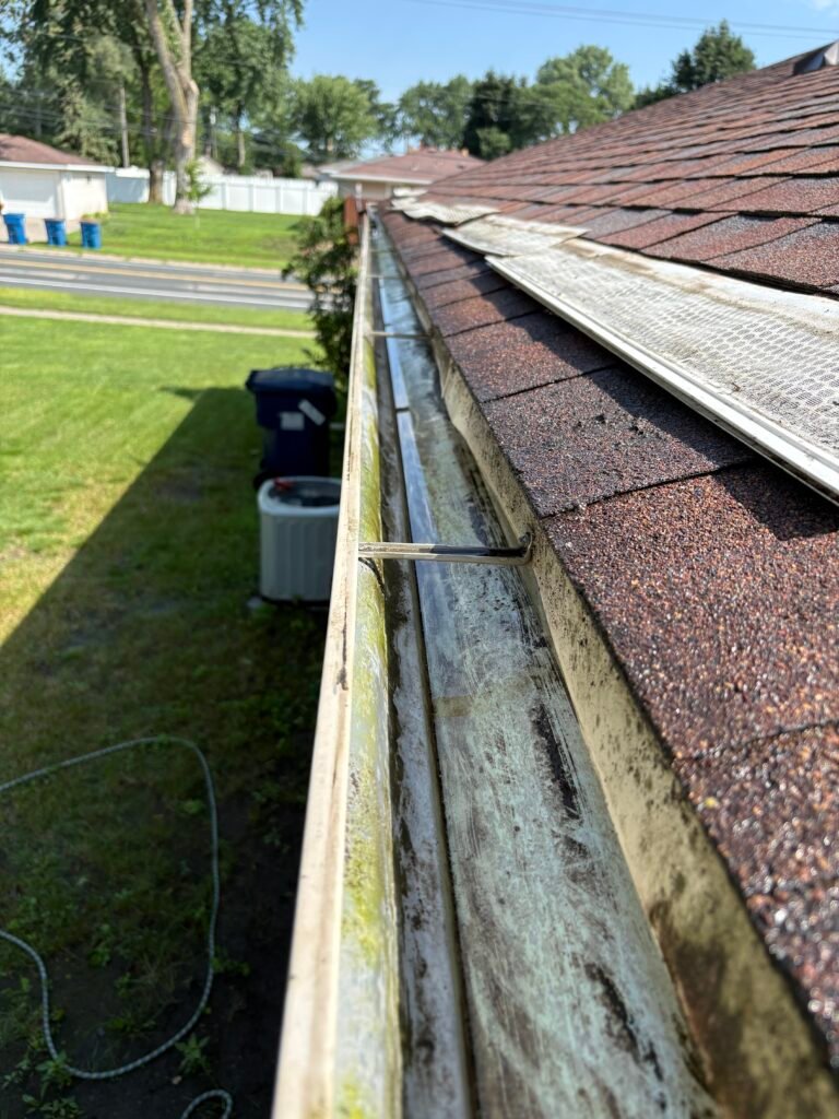 Guttercleaning 768x1024